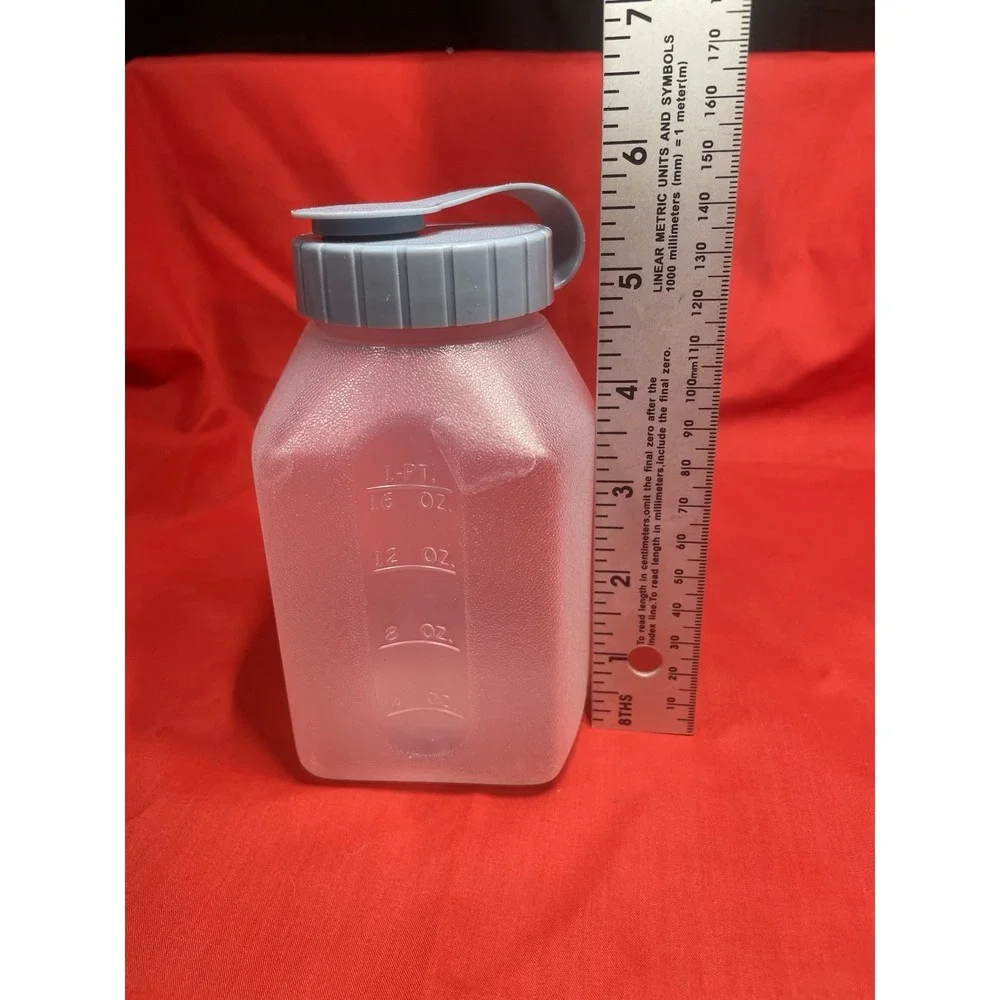 Rubbermaid 1 Pint Servin Saver Beverage Container 0229 Vintage Blue Flip Top Lid